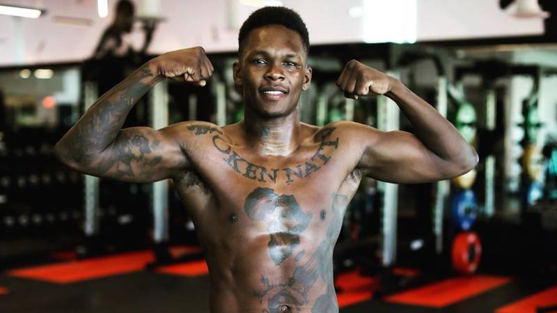 Israel Adesanya prezradil, koľko bude približne vážiť pred súbojom s Blachowiczom