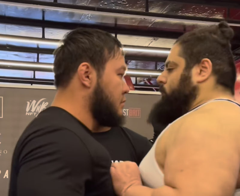 VIDEO: Prvý staredown Iránskeho Hulka s novým súperom Titanom, zasahovať musela ochranka!