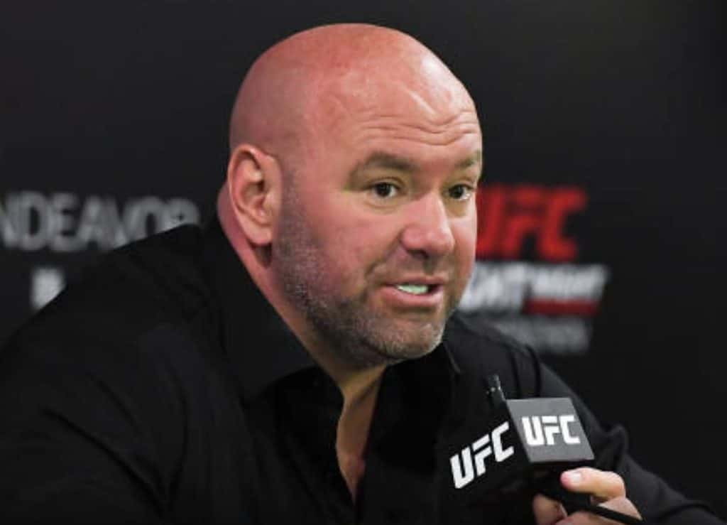 Ktorý kretén posadil Stricklanda a Du Plessisa na turnaji UFC 296 vedľa seba? Dana White si kladie otázku a zároveň na ňu odpovedá