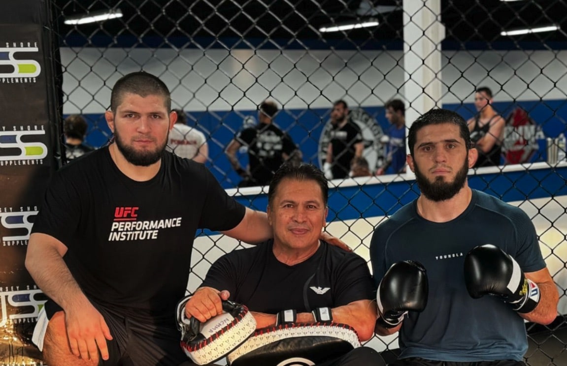 „The Eagle“ je späť. Neporazený bývalý šampión Khabib Nurmagomedov sa už tento víkend na UFC 302 vráti do rohu Islama Makhacheva