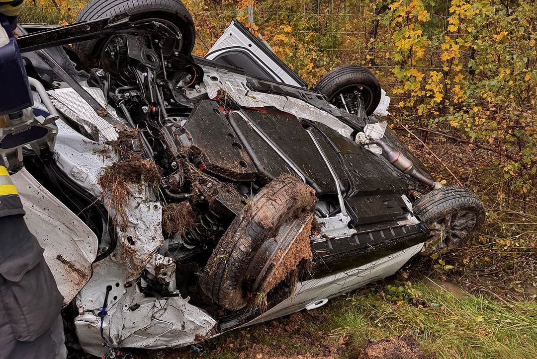 Patrik Kincl mal vážnu dopravnú nehodu cestou z Frankfurtu - havarovana toyota