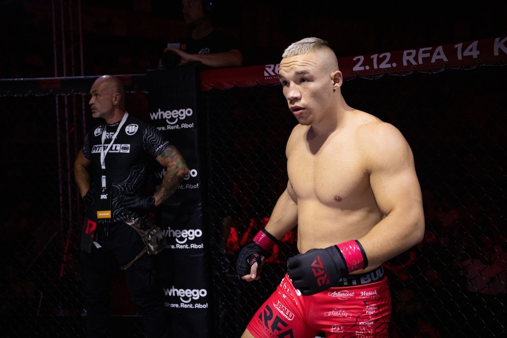 Čaká ho veľká premiéra v doposiaľ nepoznaných vodách. Sebastián Fapšo už pozná svojho súper v MMA debute