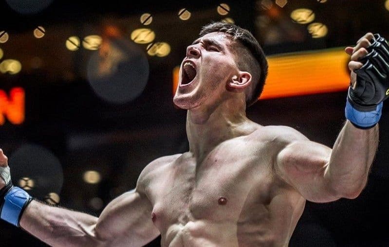 VIDEO Debut Davida Hoška v boxe bez rukavíc proti Tomášovi Lejsekovi, mu vyšiel na výbornú!